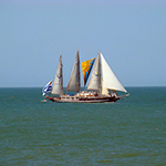 free photo of sailing ship in sea